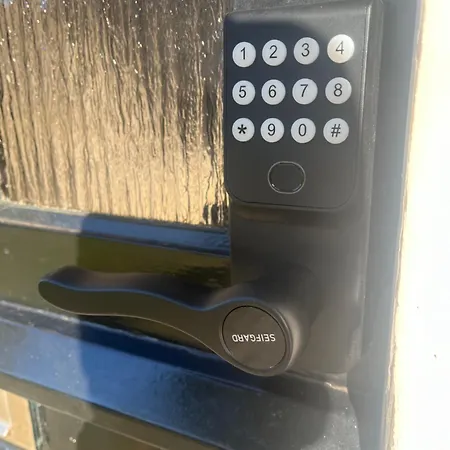 In Penthouse Проживание в семье Хельмонд